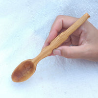 Cuchara de madera de almendro tallada a mano, vista completa