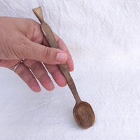Cuchara de madera de naranjo tallada a mano, vista completa