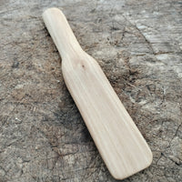 Cuchillo de mantequilla de madera de peral tallado a mano, vista completa