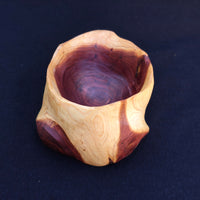 Cuenco de madera de juniperus tallado a mano, vista completa