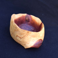 Cuenco de madera de juniperus, detalle de la forma organica