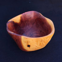 Cuenco de madera de juniperus, detalle de la forma organica