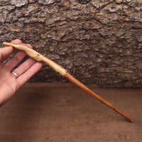 Varita de madera de juniperus 2 tallada a mano, detalle 3